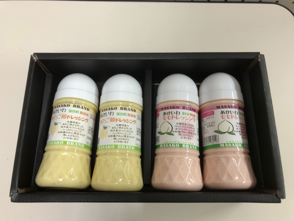 赤磐産のあたご柿と桃のドレッシングです。一度ご賞味下さい。